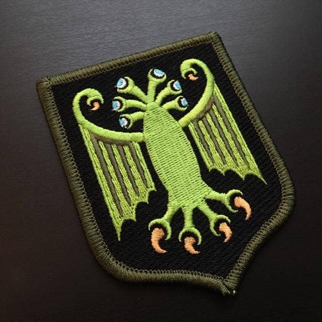 Elder Thing Heraldic Shield Embroidered Patch (Arkham Variant): Iron-on