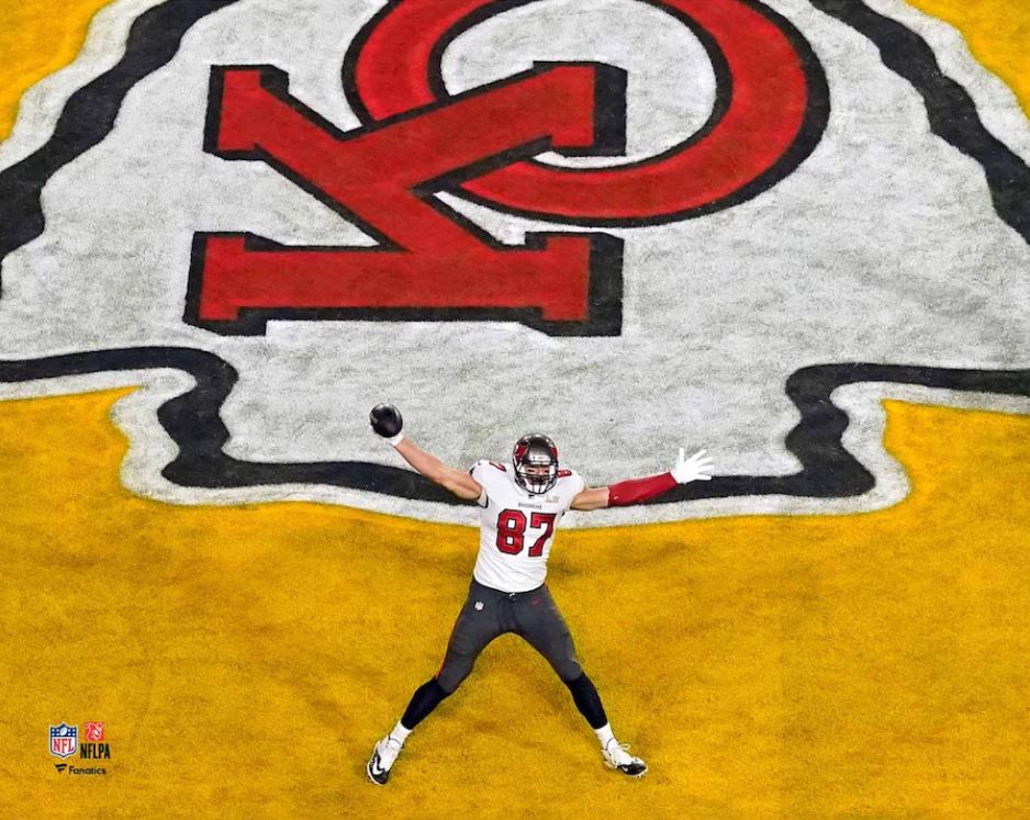 Rob Gronkowski Super Bowl LV End Zone Celebration Tampa Bay Buccaneers 8" x 10" Football Photo