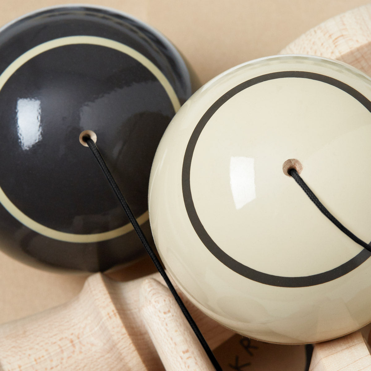 KROM GAS - CREAM Kendama