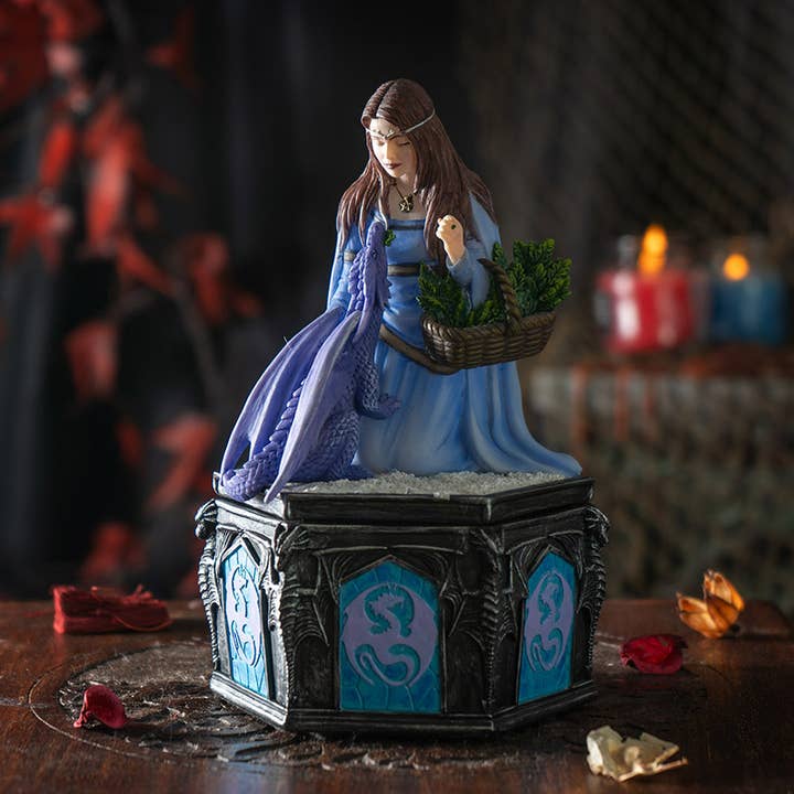 Dragon Friendship Box: Winter