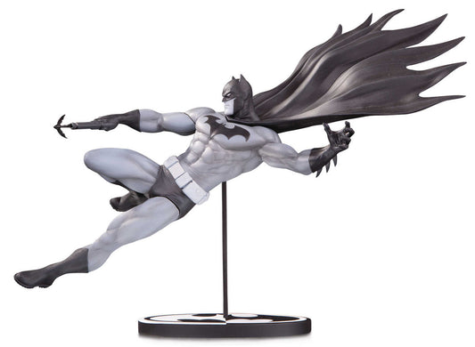 Batman Black & White Statue By Doug Mahnke